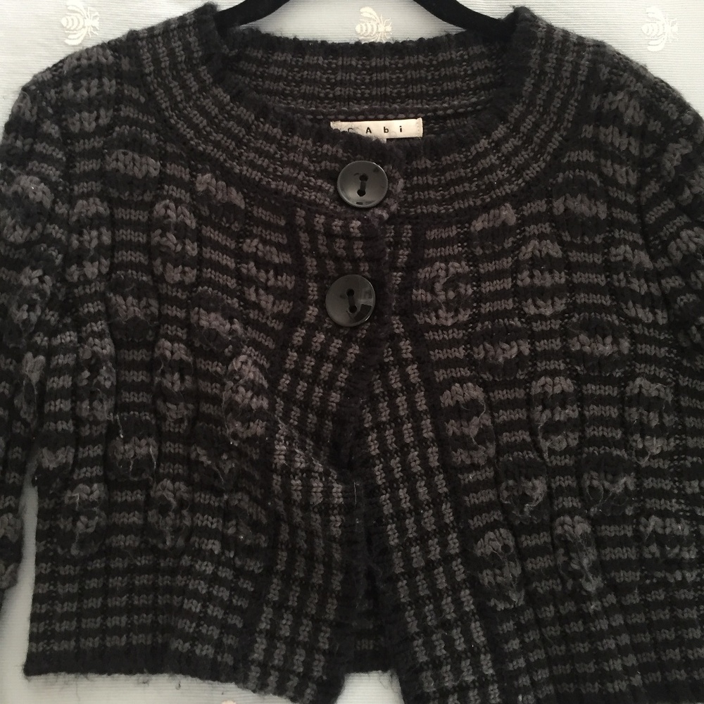 Cabi Grey and black knit cropped sweater